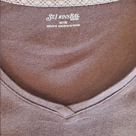 Women's 3/4 Sleeve Tee with Graphics - Picture 3 of 4